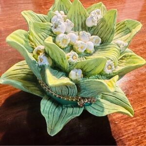 Vintage Green Ceramic Lilly Trinket Box